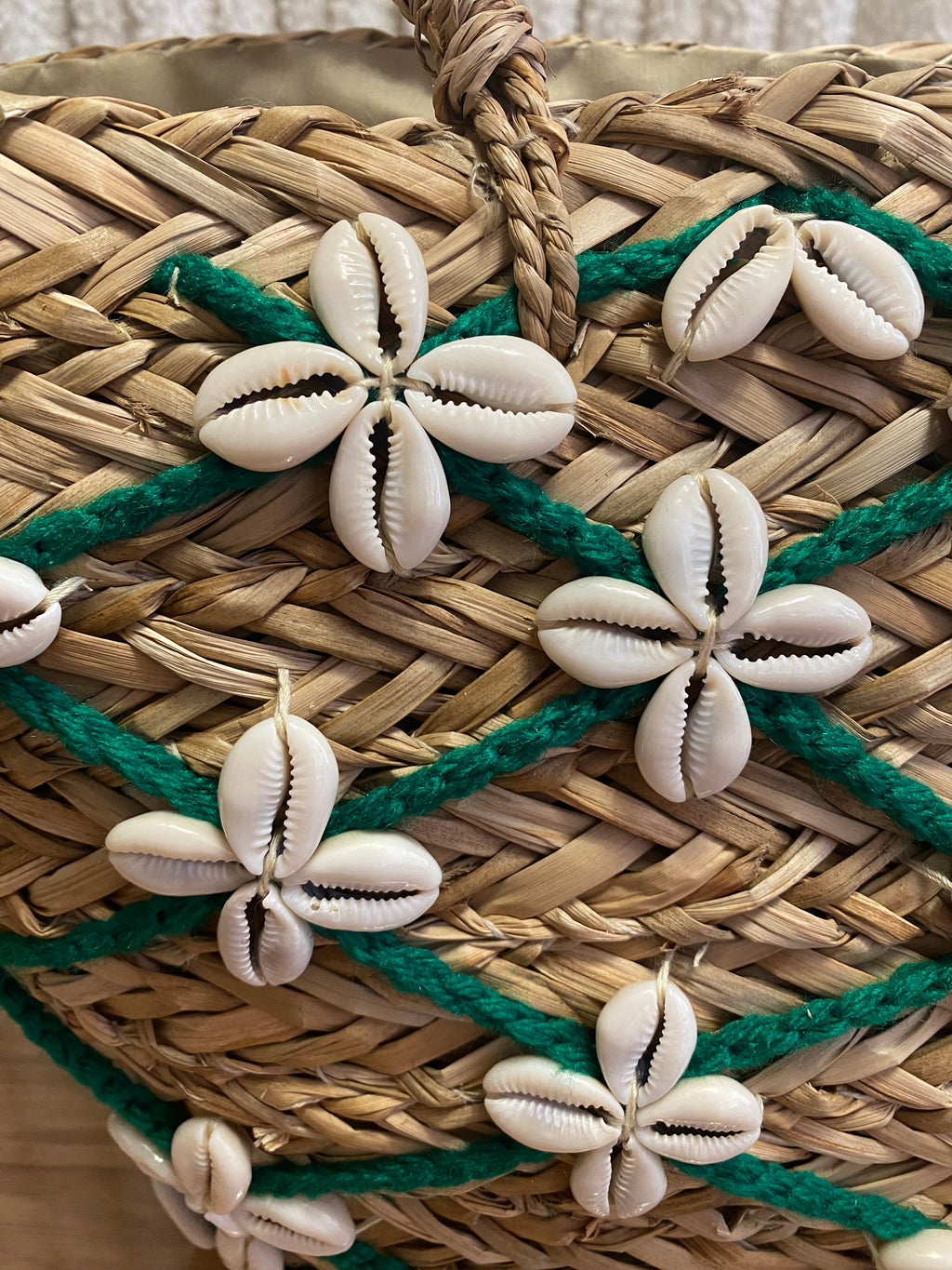 Bolso Artesanal “Mar Verde” de Conchas Blancas |Girasol Collection